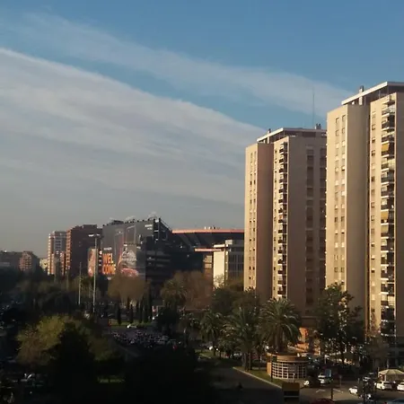 Mestalla Paradise بيت ضيافة